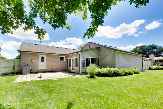 6768 W Brier Creek Drive, New Palestine, IN 46163
