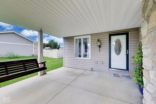 6768 W Brier Creek Drive, New Palestine, IN 46163