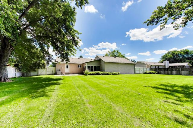 6768 W Brier Creek Drive, New Palestine, IN 46163