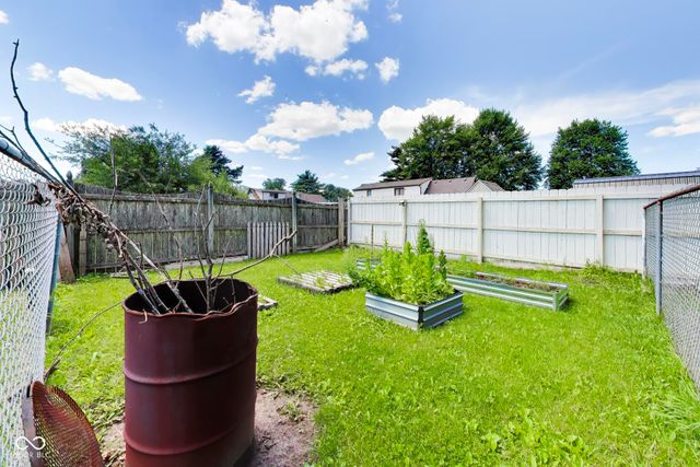 6768 W Brier Creek Drive, New Palestine, IN 46163