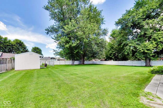 6768 W Brier Creek Drive, New Palestine, IN 46163