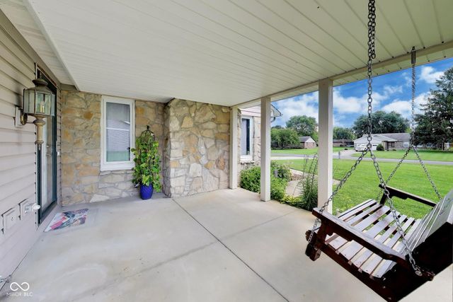 6768 W Brier Creek Drive, New Palestine, IN 46163
