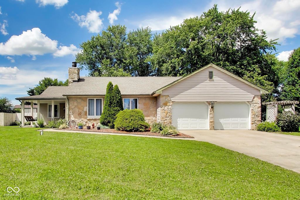 6768 W Brier Creek Drive, New Palestine, IN 46163
