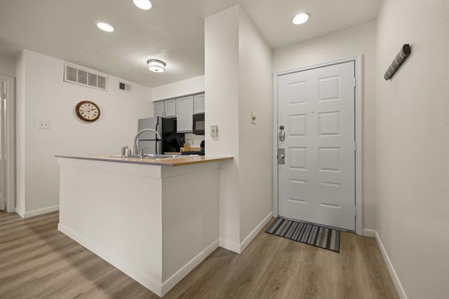 8888 Tallwood DR 2111, Austin, TX 78759