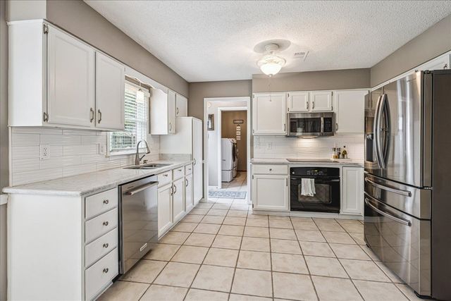 2028 W CANNON CV, Memphis, TN 38016