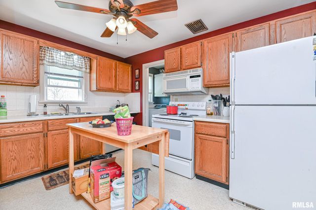 105 LOREN Street, Washington, IL 61571