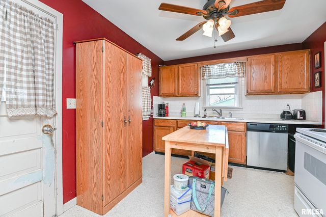 105 LOREN Street, Washington, IL 61571