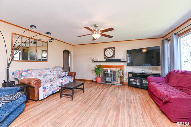 105 LOREN Street, Washington, IL 61571