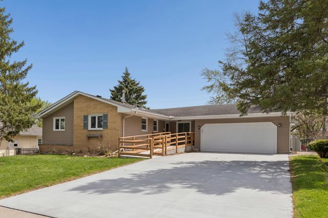 7925 29th Avenue N, New Hope, MN 55427