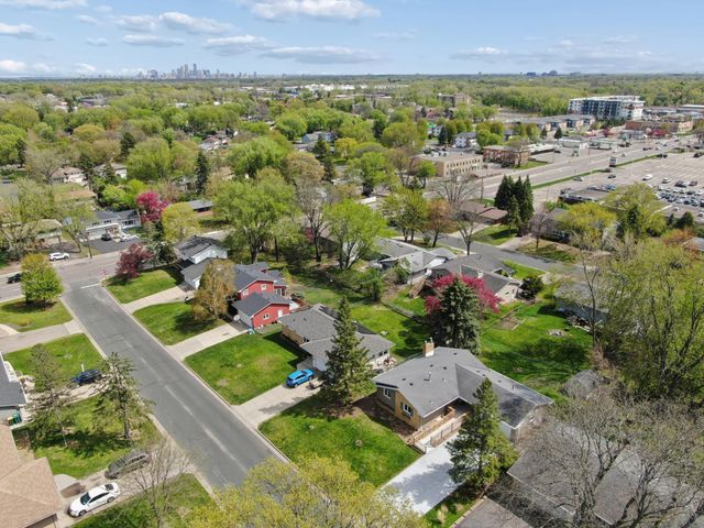 7925 29th Avenue N, New Hope, MN 55427