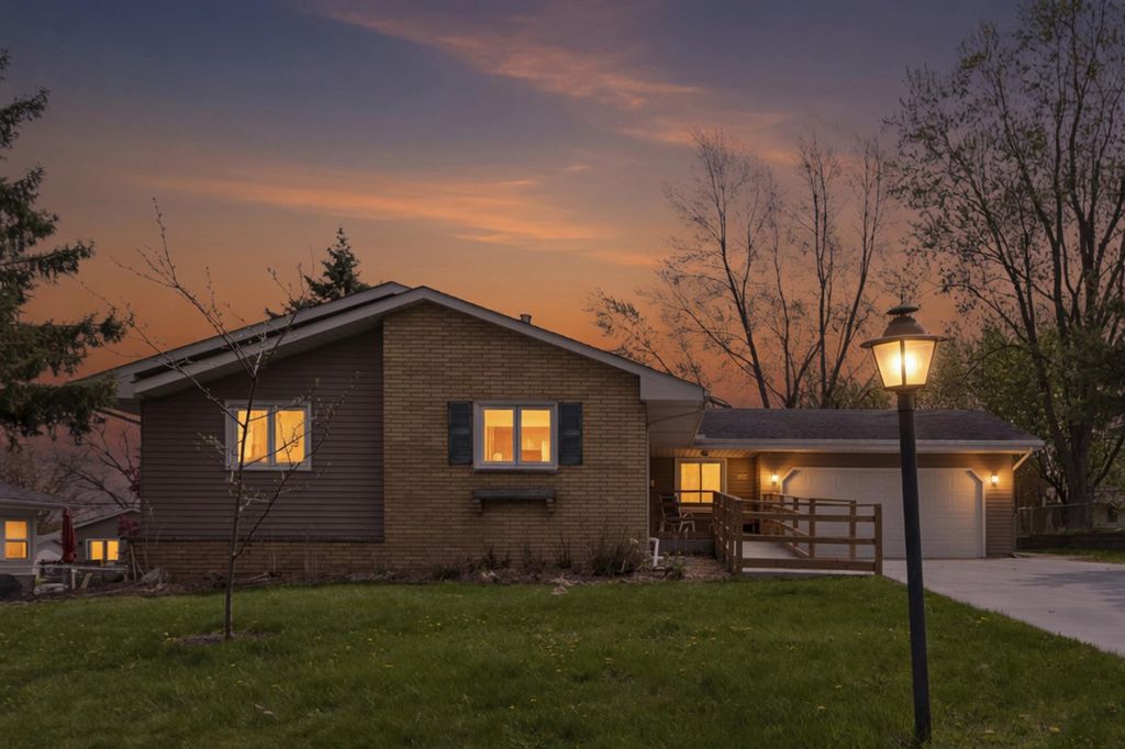7925 29th Avenue N, New Hope, MN 55427