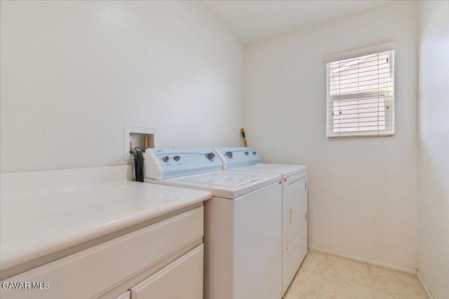 4821 W Avenue J4, Lancaster, CA 93536