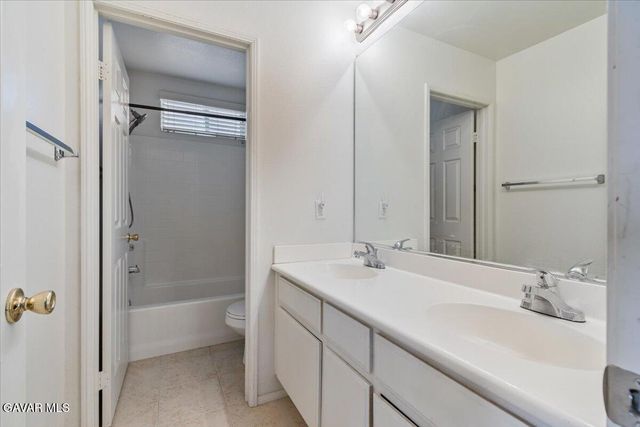 4821 W Avenue J4, Lancaster, CA 93536