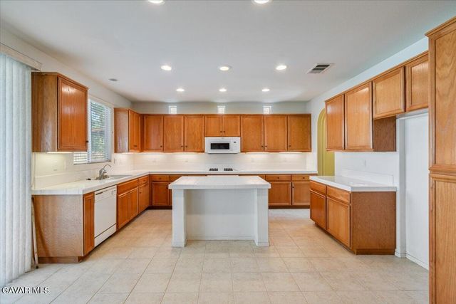 4821 W Avenue J4, Lancaster, CA 93536
