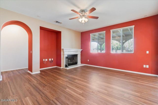 4821 W Avenue J4, Lancaster, CA 93536