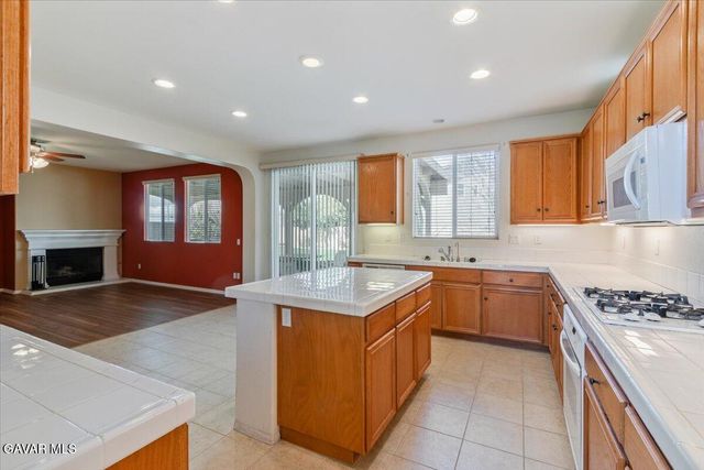 4821 W Avenue J4, Lancaster, CA 93536