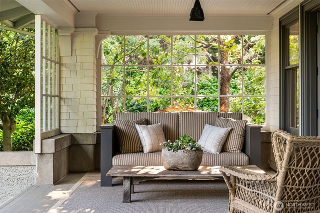 7735 Overlake Drive W, Medina, WA 98039