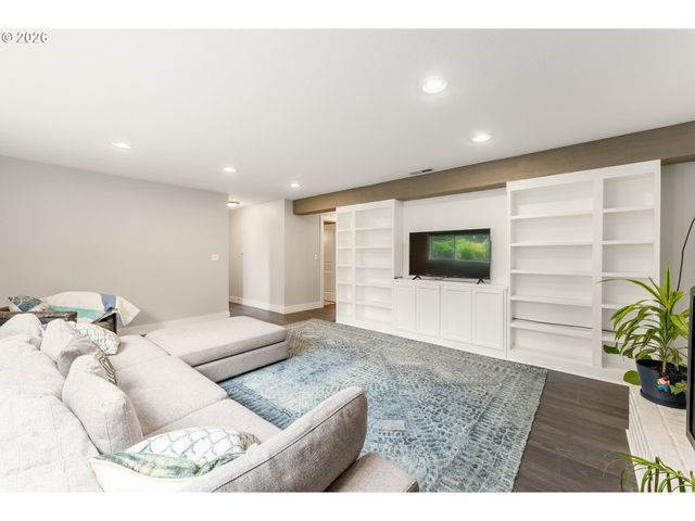 909 Nw 49th St, Vancouver, WA 98663