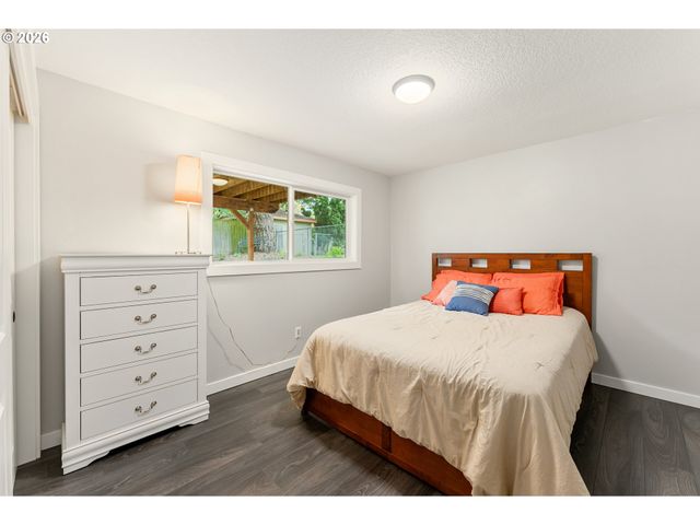 909 Nw 49th St, Vancouver, WA 98663