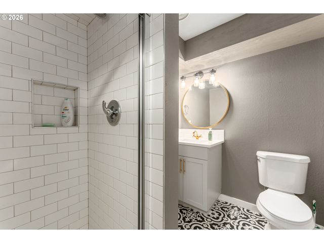 909 Nw 49th St, Vancouver, WA 98663