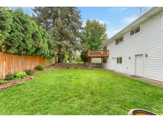 909 Nw 49th St, Vancouver, WA 98663