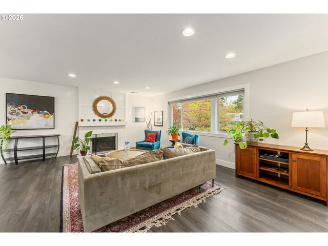 909 Nw 49th St, Vancouver, WA 98663