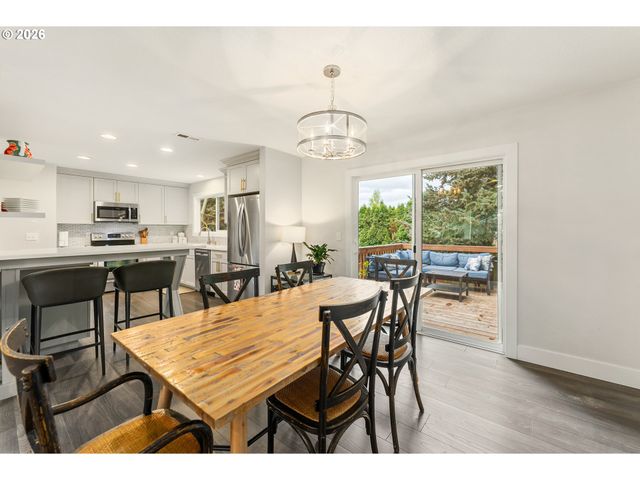 909 Nw 49th St, Vancouver, WA 98663