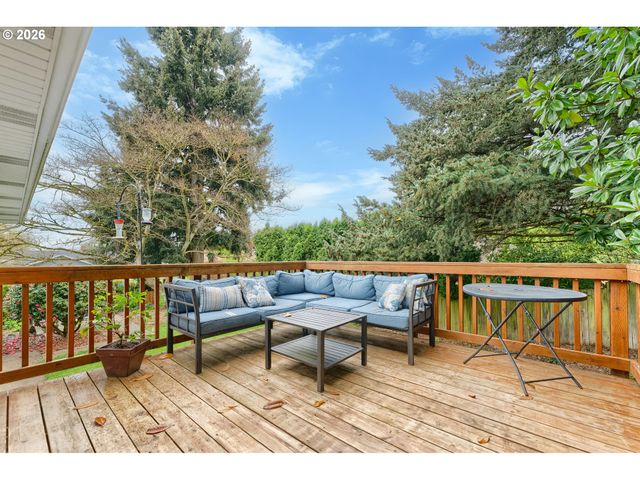 909 Nw 49th St, Vancouver, WA 98663