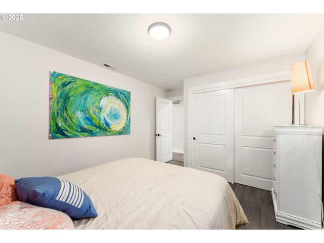 909 Nw 49th St, Vancouver, WA 98663