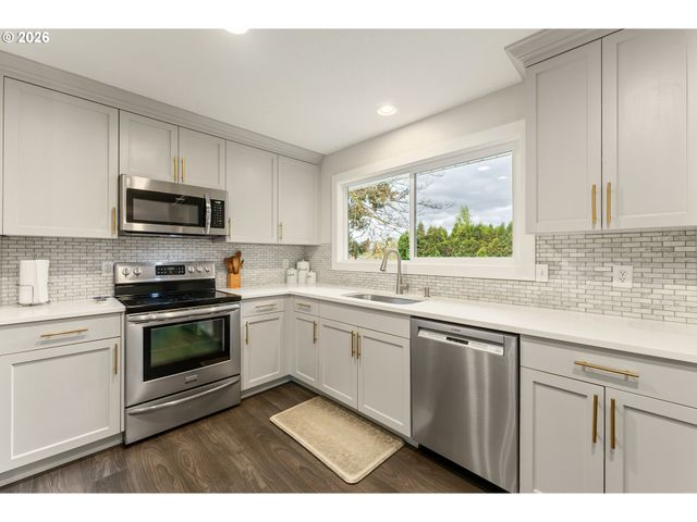 909 Nw 49th St, Vancouver, WA 98663