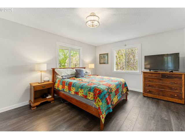 909 Nw 49th St, Vancouver, WA 98663