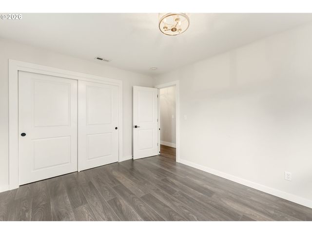 909 Nw 49th St, Vancouver, WA 98663