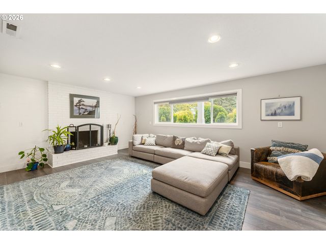 909 Nw 49th St, Vancouver, WA 98663