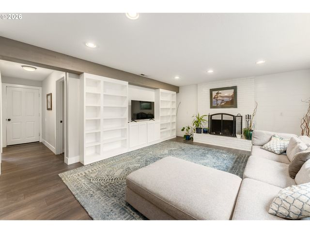 909 Nw 49th St, Vancouver, WA 98663