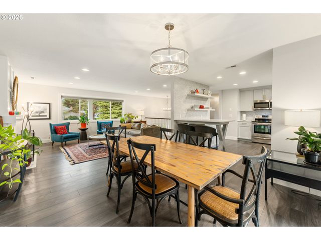 909 Nw 49th St, Vancouver, WA 98663