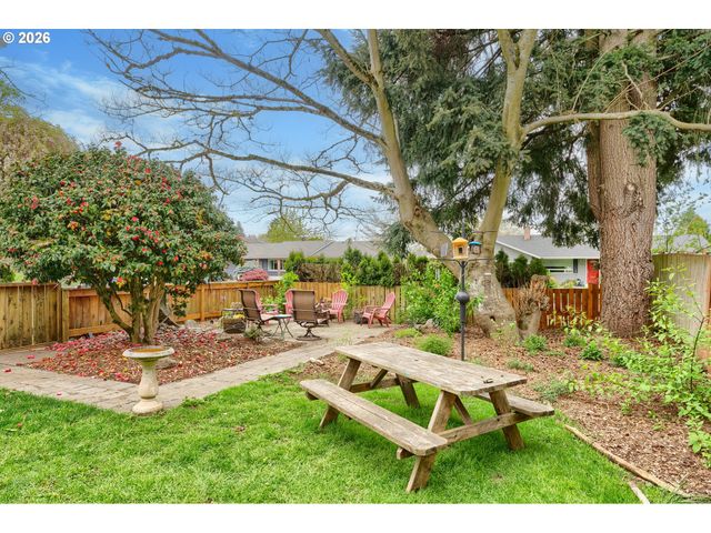 909 Nw 49th St, Vancouver, WA 98663