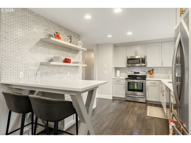 909 Nw 49th St, Vancouver, WA 98663