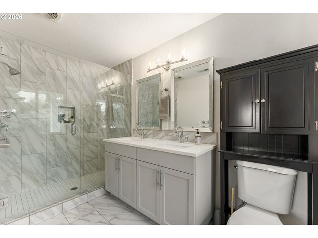 909 Nw 49th St, Vancouver, WA 98663