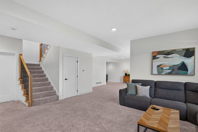 125 NW Alderleaf Drive, Waukee, IA 50263