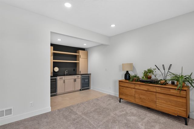 125 NW Alderleaf Drive, Waukee, IA 50263