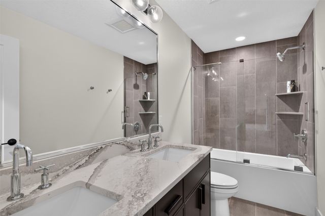 125 NW Alderleaf Drive, Waukee, IA 50263
