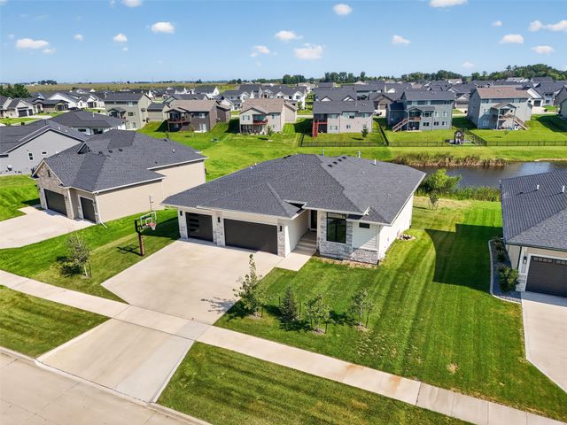 125 NW Alderleaf Drive, Waukee, IA 50263