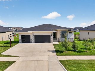 125 NW Alderleaf Drive, Waukee, IA 50263