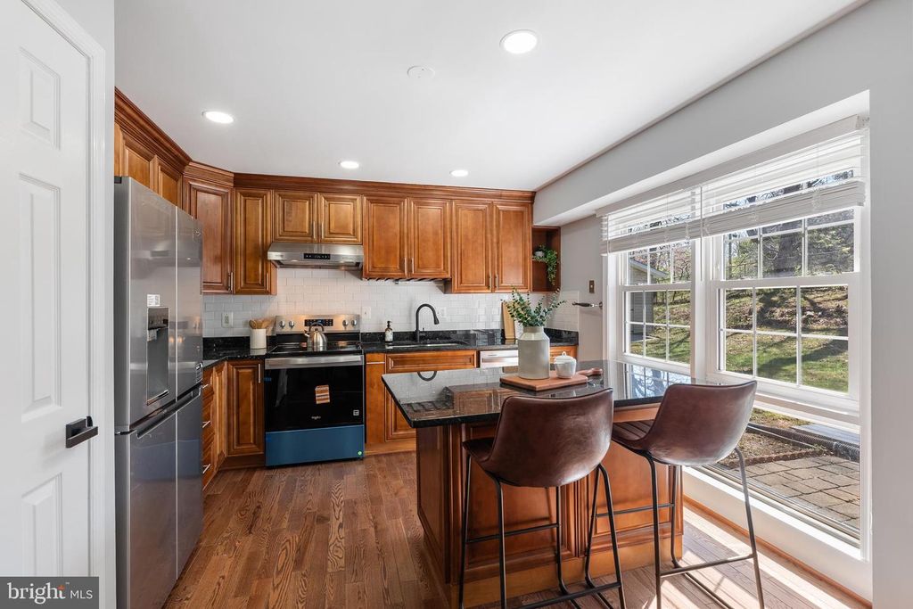 Image 10 of property listing at 10021 FOX DEN RD, Ellicott City, MD 21042