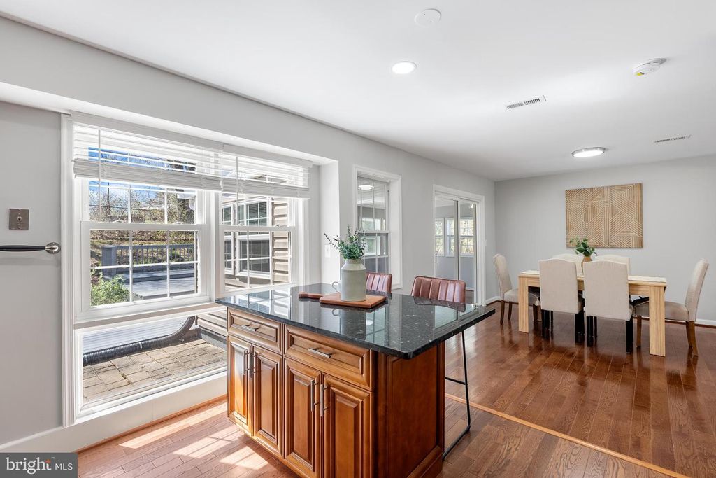 Image 11 of property listing at 10021 FOX DEN RD, Ellicott City, MD 21042