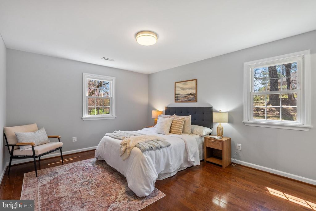 Image 15 of property listing at 10021 FOX DEN RD, Ellicott City, MD 21042