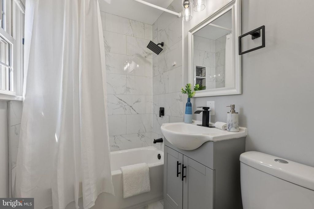 Image 18 of property listing at 10021 FOX DEN RD, Ellicott City, MD 21042