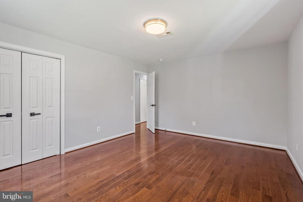 Image 19 of property listing at 10021 FOX DEN RD, Ellicott City, MD 21042