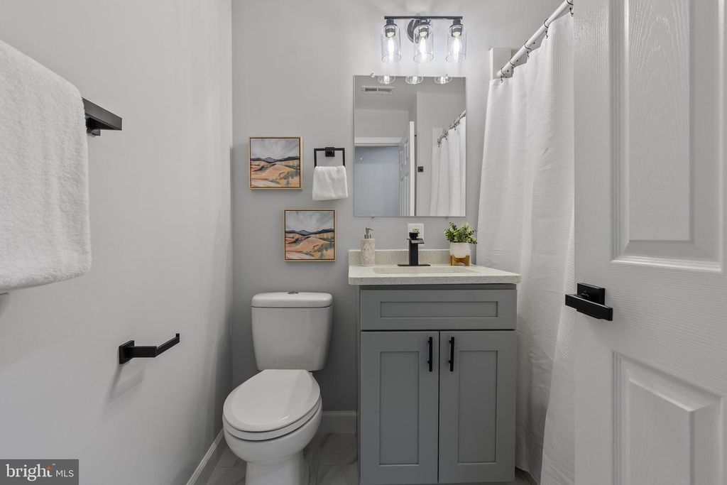 Image 21 of property listing at 10021 FOX DEN RD, Ellicott City, MD 21042