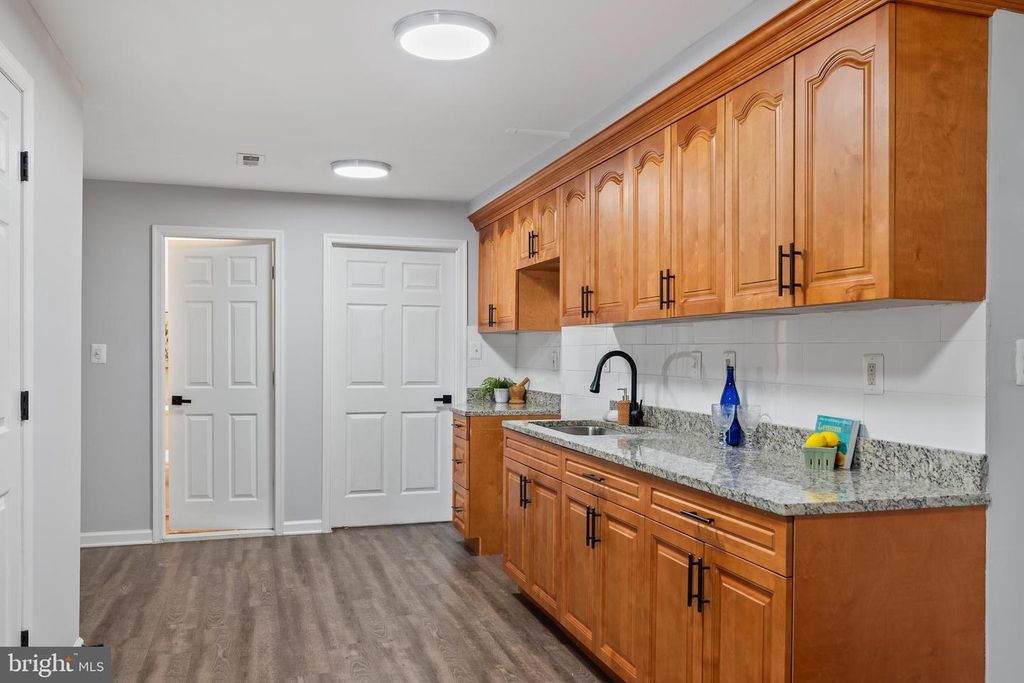 Image 25 of property listing at 10021 FOX DEN RD, Ellicott City, MD 21042